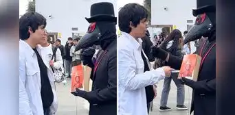 Universitario rechaza oferta de S/400 por arrancar una hoja de la Biblia: "Me iría al infierno" Universitario rechaza oferta de S/400 por arrancar una hoja de la Biblia: "Me iría al infierno"