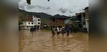 Seis distritos de Huánuco inundados por el desborde del río Huallaga Seis distritos de Huánuco inundados por el desborde del río Huallaga