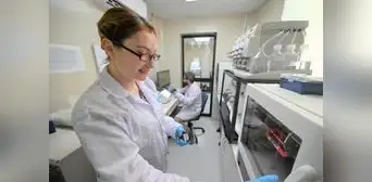 Día de la Mujer: La bióloga molecular del INSN Breña y su búsqueda de las causas de enfermedades raras en niños Día de la Mujer: La bióloga molecular del INSN Breña y su búsqueda de las causas de enfermedades raras en niños