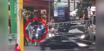 Cámara de seguridad registró escape de sicarios que asesinaron a hombre en la estación Jorge Chávez de la Línea 1 Cámara de seguridad registró escape de sicarios que asesinaron a hombre en la estación Jorge Chávez de la Línea 1