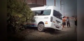 Accidente en Lurigancho-Chosica: combi llena de pasajeros se estrella contra casa en Jicamarca Accidente en Lurigancho-Chosica: combi llena de pasajeros se estrella contra casa en Jicamarca