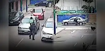 Chofer se lleva colgado a policía en operativo que terminó con disparos en Carmen de la Legua Chofer se lleva colgado a policía en operativo que terminó con disparos en Carmen de la Legua