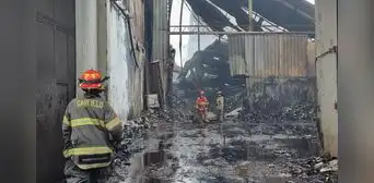 Confinan incendio en Cercado de Lima tras casi 100 horas: cuatro edificios colapsaron