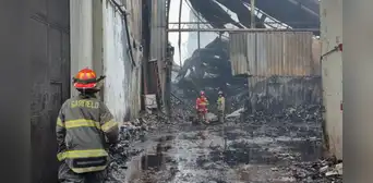 Incendio en el Centro de Lima persiste tras casi siete días y bomberos anuncian su retiro mañana