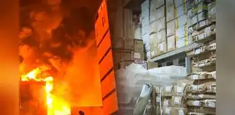 Hallan más de 100 almacenes y 500 depósitos clandestinos en el Centro de Lima tras voraz incendio en Barrios Altos Hallan más de 100 almacenes y 500 depósitos clandestinos en el Centro de Lima tras voraz incendio en Barrios Altos