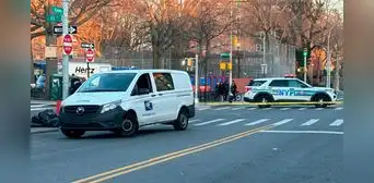 Tragedia en Nueva York: una mujer de 94 años queda gravemente herida tras ser atropellada por camioneta de USPS Tragedia en Nueva York: una mujer de 94 años queda gravemente herida tras ser atropellada por camioneta de USPS