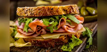 Investigación revela que las personas con depresión prefieren estos alimentos en busca de la "hormona de la felicidad" Investigación revela que las personas con depresión prefieren estos alimentos en busca de la "hormona de la felicidad"