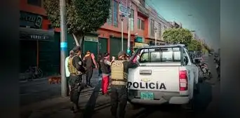 Callao: delincuentes golpean y amarran a vigilante en galería Naciones Unidas para realizar forado y robar joyería Callao: delincuentes golpean y amarran a vigilante en galería Naciones Unidas para realizar forado y robar joyería