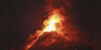 Guatemala en alerta: volcán de fuego entra en erupción y obliga a evacuar a cientos de familias Guatemala en alerta: volcán de fuego entra en erupción y obliga a evacuar a cientos de familias
