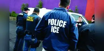 Redadas de ICE: agentes policiales detuvieron a 20 trabajadores en fábrica de Texas: “Mi papá no es un criminal” Redadas de ICE: agentes policiales detuvieron a 20 trabajadores en fábrica de Texas: “Mi papá no es un criminal”