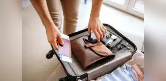 ¿Cuáles son los dispositivos electrónicos no permitidos en el equipaje de mano en los vuelos dentro de EE. UU.?