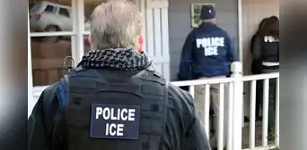 Revelan cómo ICE se hace pasar por la Policía para detener inmigrantes: las frases que usan para ingresar a tu casa Revelan cómo ICE se hace pasar por la Policía para detener inmigrantes: las frases que usan para ingresar a tu casa