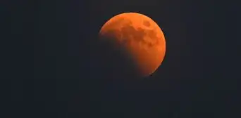 Hora del eclipse lunar total este 14 de marzo en España: ¿cómo ver en vivo la luna de sangre?