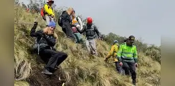 Cusco: rescatan a 26 turistas atrapados por un derrumbe camino a la laguna de Humantay Cusco: rescatan a 26 turistas atrapados por un derrumbe camino a la laguna de Humantay