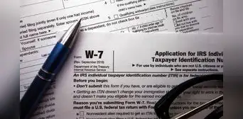 ¿Cómo y cuándo solicitar el ITIN? El paso a paso para inmigrantes que necesitan declarar impuestos en EE. UU.