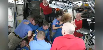 Misión Crew-10 de SpaceX llega con éxito a la Estación Espacial Internacional para rescatar a los 2 astronautas de la NASA