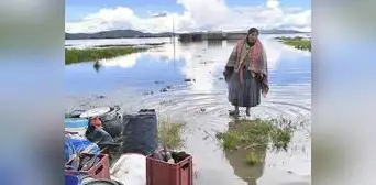 Lluvias en Puno y Ayacucho inundan casas, vías y colegios Lluvias en Puno y Ayacucho inundan casas, vías y colegios