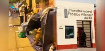 Estudiantes de la UNFV acampan afuera de universidad para matricularse y genera críticas: “2025 y la matrícula sigue siendo presencial” Estudiantes de la UNFV acampan afuera de universidad para matricularse y genera críticas: “2025 y la matrícula sigue siendo presencial”