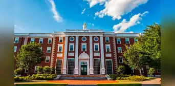 Harvard anuncia matrícula gratuita para estas familias: cubrirá comida, alojamiento, seguro médico y costos de viaje Harvard anuncia matrícula gratuita para estas familias: cubrirá comida, alojamiento, seguro médico y costos de viaje