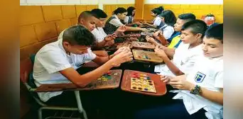 Aprender jugando: ¿Cómo los juegos potencian el aprendizaje y mejoran el rendimiento de los estudiantes? Aprender jugando: ¿Cómo los juegos potencian el aprendizaje y mejoran el rendimiento de los estudiantes?