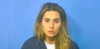 Arrestan a profesora de educación especial tras ser acusada de abusar sexualmente de un estudiante en Chicago Arrestan a profesora de educación especial tras ser acusada de abusar sexualmente de un estudiante en Chicago