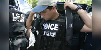 Redadas de ICE en USA: por qué inmigrante cubano fue detenido y esposado por agentes pese a haber tenido documentos legales Redadas de ICE en USA: por qué inmigrante cubano fue detenido y esposado por agentes pese a haber tenido documentos legales