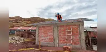 Descubre los materiales clave que usa el Ministerio de Vivienda para construir casas rurales Wasiymi según cada región