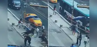 Cámaras captan momento exacto en que asesinan a mujer a balazos en Comas: delincuente llegó a pie y huyó corriendo Cámaras captan momento exacto en que asesinan a mujer a balazos en Comas: delincuente llegó a pie y huyó corriendo