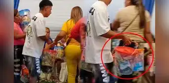¡Increíble sorpresa! Invitados a una fiesta infantil se quedan sin palabras al recibir baldes llenos de caramelos ¡Increíble sorpresa! Invitados a una fiesta infantil se quedan sin palabras al recibir baldes llenos de caramelos