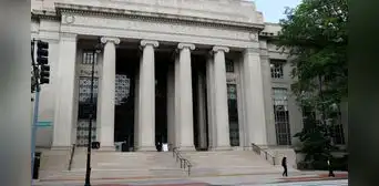 Matrícula gratuita en la mejor universidad del mundo: ¿qué estudiantes podrán beneficiarse este otoño en EEUU?