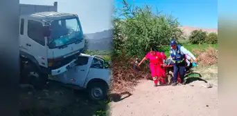 Camioneta de gobierno regional y camión chocan dejando cuatro heridos en Tacna