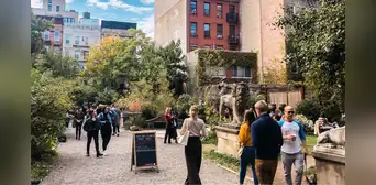 El jardín Elizabeth Street de Nueva York podría cerrar por proyecto de viviendas para adultos mayores sin hogar El jardín Elizabeth Street de Nueva York podría cerrar por proyecto de viviendas para adultos mayores sin hogar