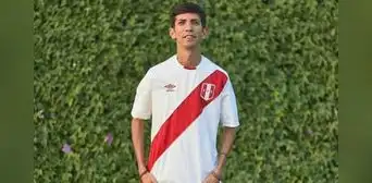 'Flaco' Granda explota contra hinchas venezolanos por pifiar himno de Perú y pide a Conmebol que los sancione de inmediato 'Flaco' Granda explota contra hinchas venezolanos por pifiar himno de Perú y pide a Conmebol que los sancione de inmediato