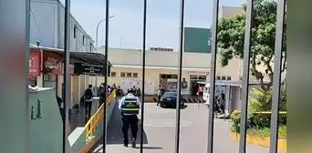 Atacan a balazos a conductor y él llega manejando herido hasta el hospital en Ventanilla