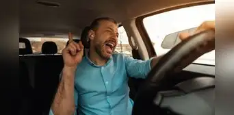 Licencia de conducir en Florida: ¿es ilegal usar auriculares mientras se conduce por el estado?