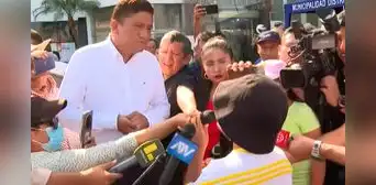 “Tenemos que estudiar, es un derecho”: escolar reclama a alcalde de Los Olivos y alza la voz ante extorsiones en colegios “Tenemos que estudiar, es un derecho”: escolar reclama a alcalde de Los Olivos y alza la voz ante extorsiones en colegios