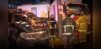 Aparatoso accidente en Cercado de Lima: patrullero de la PNP se estrella contra camión en av. Alfonso Ugarte