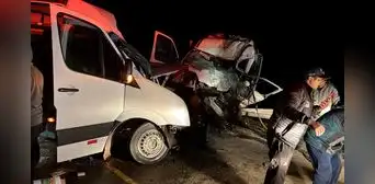 Tragedia en vía Huancané - Juliaca: choque frontal entre dos vehículos turísticos deja 3 muertos y 26 heridos Tragedia en vía Huancané - Juliaca: choque frontal entre dos vehículos turísticos deja 3 muertos y 26 heridos