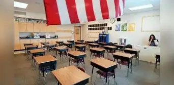 Aprueban eliminar ley estatal de Florida que obligaba a comenzar las clases más tarde