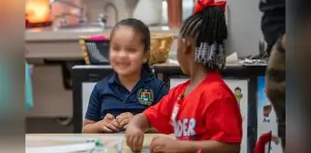 Escuela pública de Florida implementa semana escolar de cuatro días para mejorar calidad educativa