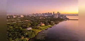 ¿Cuánto dinero necesito ganar para vivir en Miami-Dade? Este es el salario digno, según estudio del MIT
