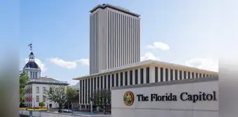 Policía detiene a activista trans por usar baño de mujeres del Capitolio de Florida durante protesta por ley anti LGBTQ Policía detiene a activista trans por usar baño de mujeres del Capitolio de Florida durante protesta por ley anti LGBTQ