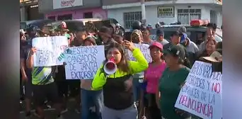 Llevan 4 días sin trabajar: transportistas y comerciantes protestan en SJL contra las extorsiones