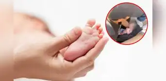 Hombre ayuda a embarazada a dar a luz en la calle siguiendo las instrucciones de su tía doctora desde videollamada Hombre ayuda a embarazada a dar a luz en la calle siguiendo las instrucciones de su tía doctora desde videollamada