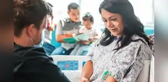 Malas noticias para inmigrantes en EEUU: gobernador de este estado firmó nueva ley que prohíbe a extranjeros el acceso a servicios públicos