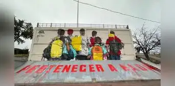 Artista de Colombia pintó un mural en la frontera entre Estados Unidos y México en defensa de los inmigrantes Artista de Colombia pintó un mural en la frontera entre Estados Unidos y México en defensa de los inmigrantes