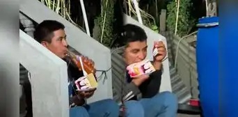 Anfitriones de una fiesta sorprenden a sus invitados al repartirles trozos XXL de pastel: “¿Cumpleaños o reto de comida?” Anfitriones de una fiesta sorprenden a sus invitados al repartirles trozos XXL de pastel: “¿Cumpleaños o reto de comida?”