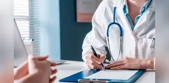 Sentencian a médico de Florida a 12 años de prisión por pedir favores sexuales a cambio de recetas para tratar adicciones Sentencian a médico de Florida a 12 años de prisión por pedir favores sexuales a cambio de recetas para tratar adicciones