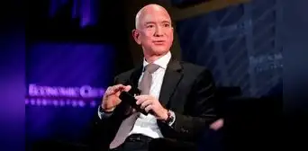 ¿Qué teléfono tiene Jeff Bezos? El dueño de Amazon usaba un iPhone, pero cambió a Android luego de ser hackeado ¿Qué teléfono tiene Jeff Bezos? El dueño de Amazon usaba un iPhone, pero cambió a Android luego de ser hackeado