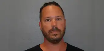 Florida: dueño de bodega de vinos es arrestado por abuso sexual contra una niña en los Cayos, según Oficina del Sheriff Florida: dueño de bodega de vinos es arrestado por abuso sexual contra una niña en los Cayos, según Oficina del Sheriff